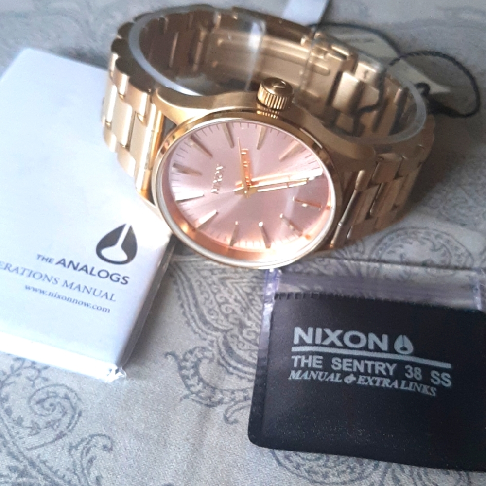Nixon 🌸Sentry 38 🌸SS 🌸*NIB* 🌸Light Gold & Pink Watch🌸 - Picture 2 of 8